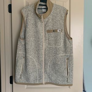 Men’s Northface vest